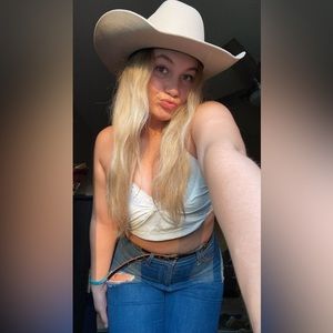 Meet your Posher, Haley